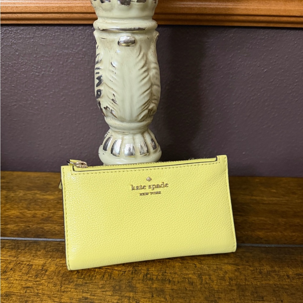 Kate Spade Jackson Small Bifold Wallet - Picture 2 of 7